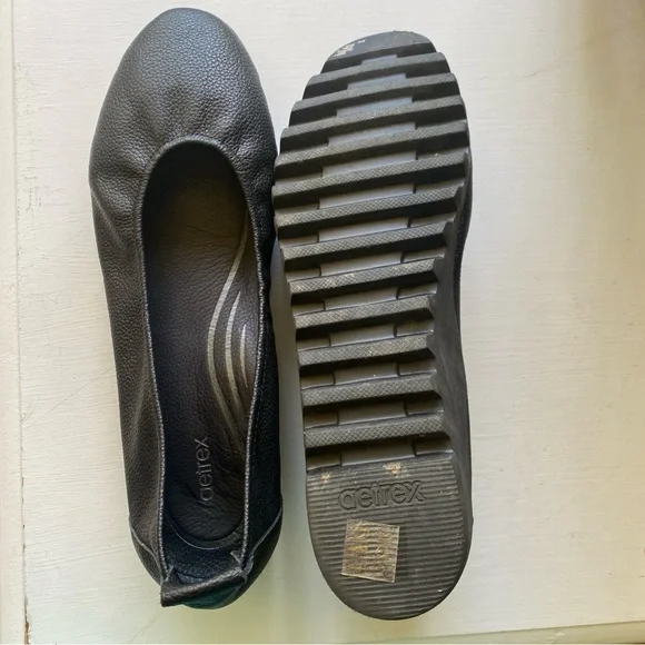 Aetrex Black Women's Flats - Picture 7 of 9